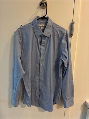 Uniqlo Men's Light Blue Classic Dress Shirt